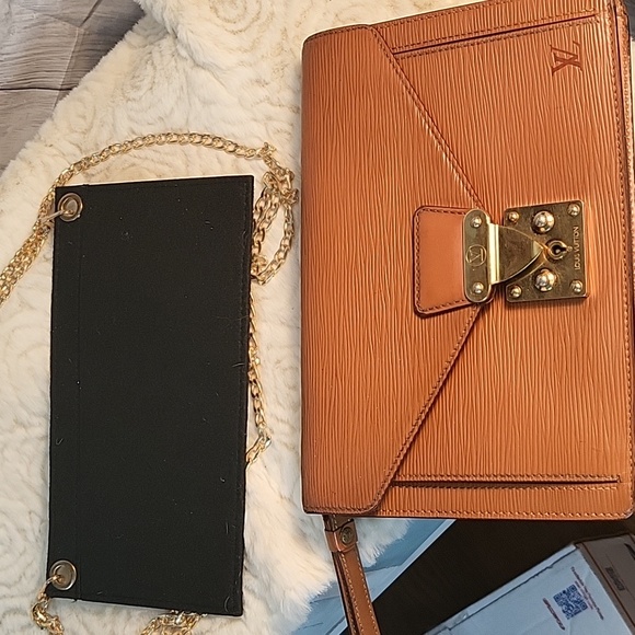 Louis Vuitton Epi Clutch or Crossbody - Picture 12 of 13